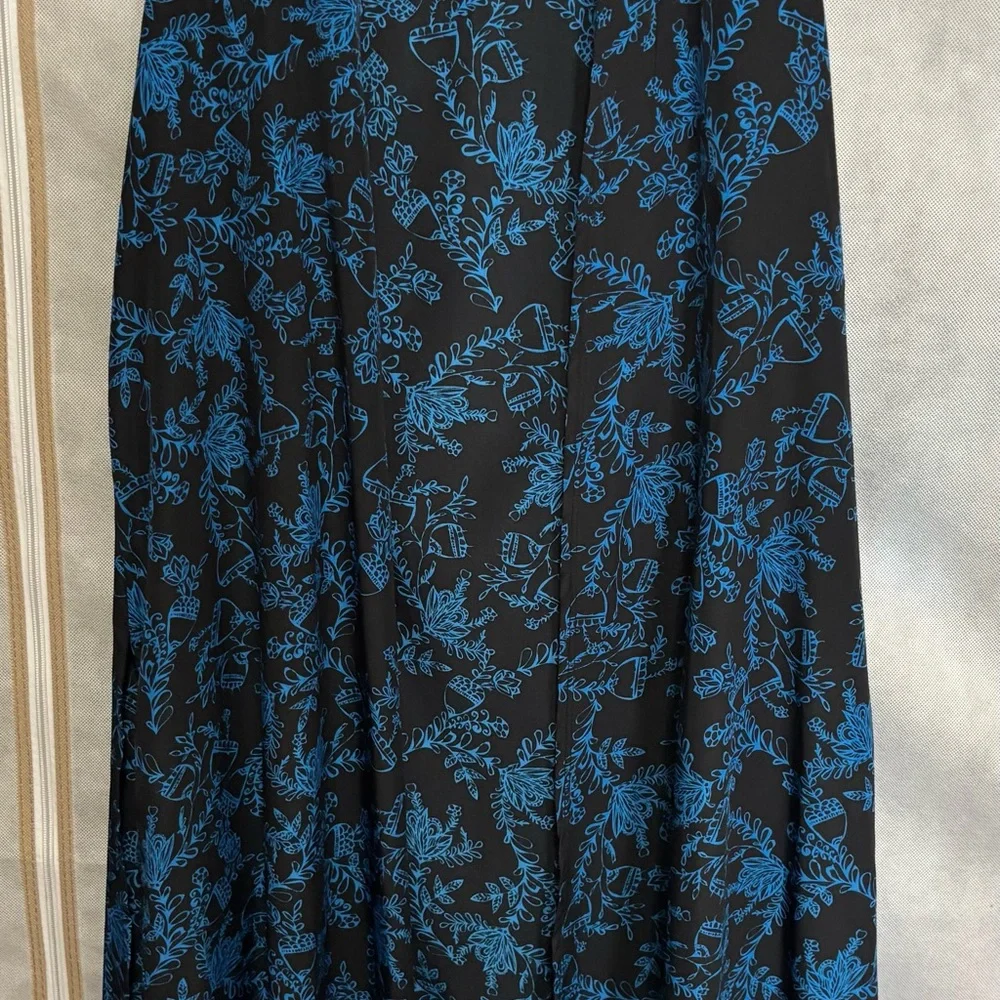 LuLaRoe Black and Blue Floral Joy Vest - Picture 4 of 4